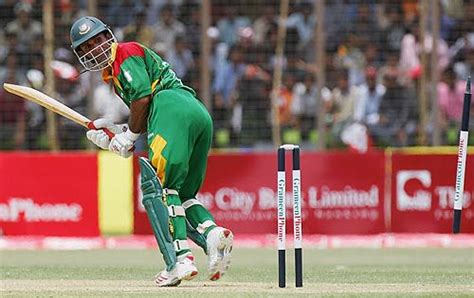 Khaled Mashud Watches As His Leg Stump Was Uprooted Out Of The Ground