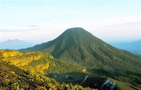 Gunung Cantik Dekat Bogor Yang Jadi Incaran Pendaki Mana Favoritmu