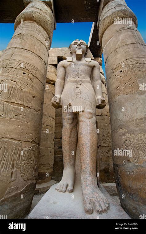 Estatua De Ramesses Ii En El Templo De Luxor Fotograf As E Im Genes De