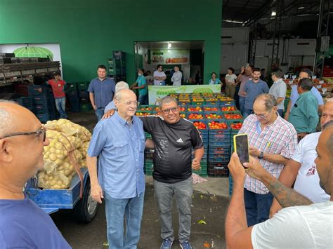 Joel Rodrigues Sílvio Mendes visitam a Ceasa e ouvem feirantes e