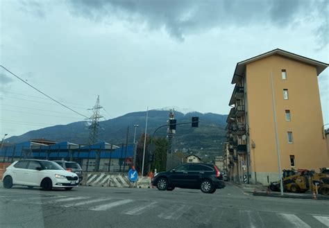 Aosta Da Gioved La Rotatoria Su Via Clavalit Domani Voltino