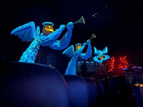 Disneylands Haunted Mansion Holiday Overlay Extended By 3 Weeks Wdw
