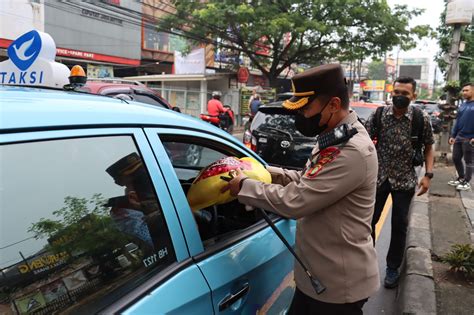 Lagi Polres Tangsel Bagikan 200 Paket Sembako Polri Peduli Polres