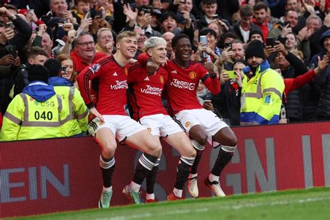 Man Utd Thrash West Ham Chelsea Suffer Defeat Soccer Laduma