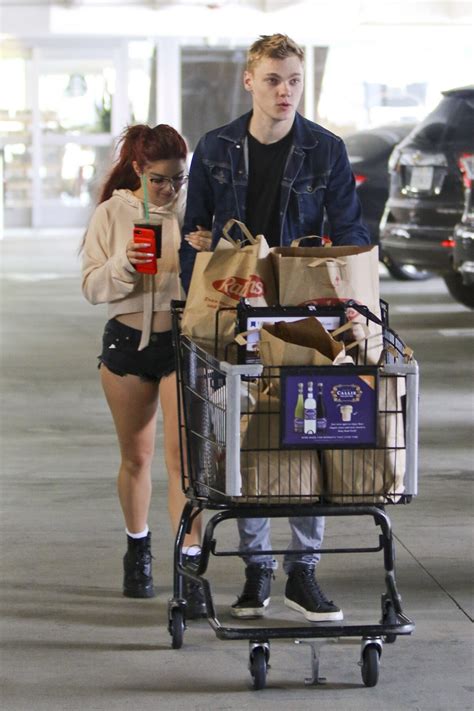 Photo Ariel Winter Et Son Compagnon Levi Meaden Sont All S Faire Des