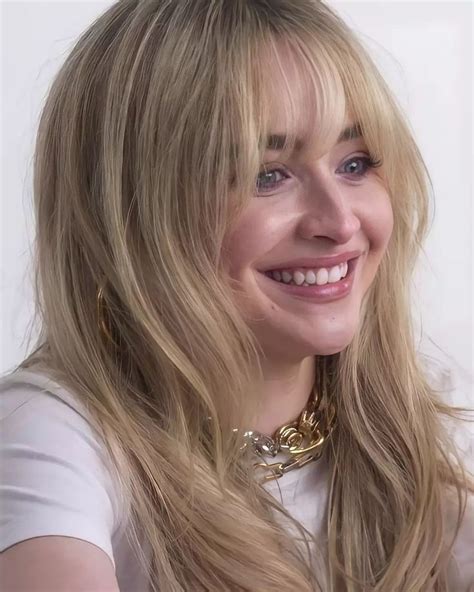 Pin em Sabrina Carpenter Penteados Cabelo Estética