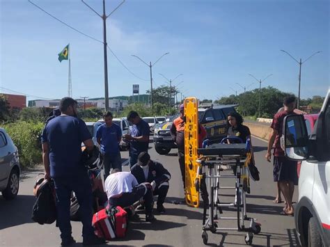 Motociclista Arremessado Ap S Bater Na Traseira De Carro Na Br