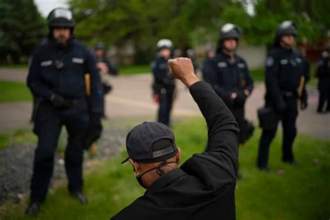 Las Fotos De Las Protestas Y Los Saqueos En Minneapolis Por La Muerte