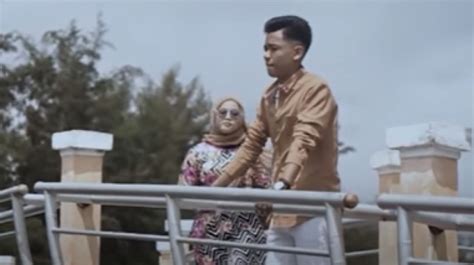 Simak Lirik Lagu Emas Hantaran - Arief feat Yollanda