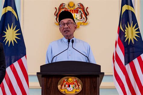 There Are Enough Landmarks In Kl Pm Anwar Not Interested In Leaving