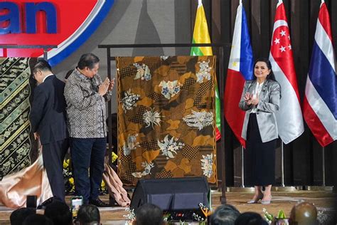 Hut Asean Ke Menko Airlangga Luncurkan Batik Sebagai Simbol