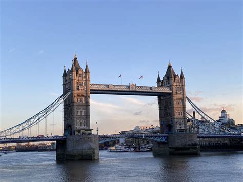 ロンドンの橋巡り：ロンドンブリッジとタワーブリッジにて冬の夕暮れ散策 Wakamaga 旅行マガジン