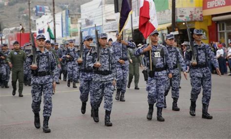 Encabeza Armando Ayala El Desfile C Vico Militar De La Independencia En