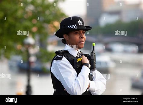 Woman police officer london hi-res stock photography and images - Alamy