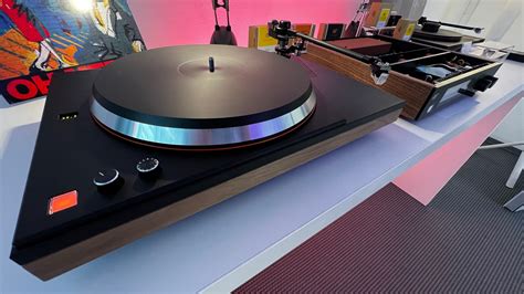 MoFi Electronics Lanceert MasterDeck Draaitafel En MasterPhono Phono