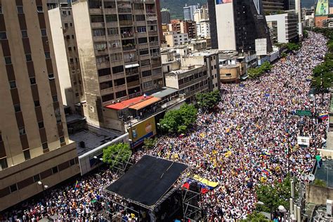 Um Milh O De Venezuelanos Tomou Caracas E Pediu Referendo Contra Maduro