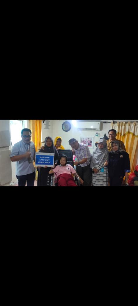 Serahkan Bantuan Kursi Roda Untuk Disabilitas Budi Utama Pt Timah Tak