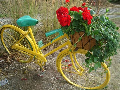 15 Fascinating Ways To Do Diy Bicycle Decor In Your Garden