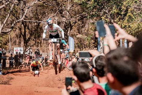 Raiza Goul O E Henrique Avancini S O Os Campe Es Do Short Track Da