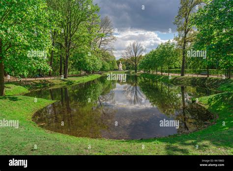 Berlin Tiergarten, view of the Venus Basin - a lake in the Tiergarten ...