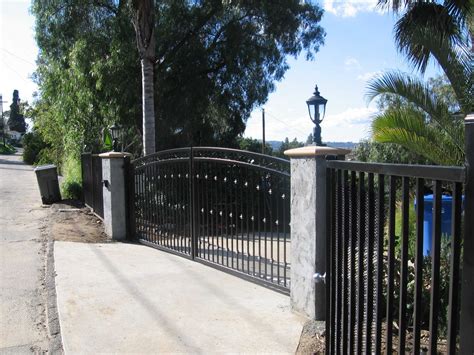 Double Drive Gate with Automatic Gate Operator (2) - HD Fence Inc.