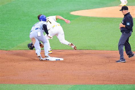 ＜パドレス・ドジャース＞二盗を決めた大谷（撮影・光山 貴大） ― スポニチ Sponichi Annex 野球