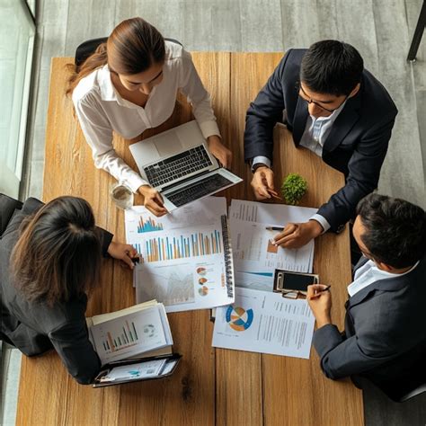 Un Equipo Que Lleva A Cabo Una Reuni N De Examen Financiero Imagen