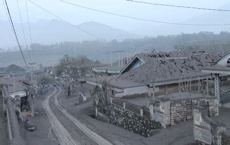 Abu Gunung Kelud Bisa Picu Asma Begini Prosesnya