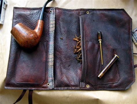 Leather Pipe And Tobacco Pouch In Hand Dyed Leather And Grey