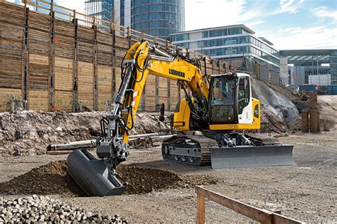 Neuer Liebherr Raupenbagger R 920 Compact Auf Der NordBau 2016 Liebherr