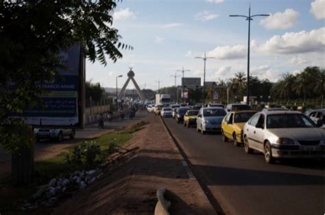 Au Mali La Junte Tente Un Coup De Force Pour Maintenir Son Emprise Sur