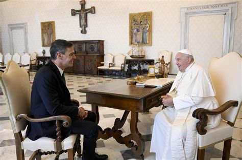 El papa Francisco se reúne 35 minutos con Pedro Sánchez en el Vaticano