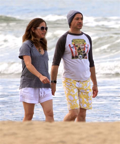 Robert Downey Jr And His Gorgeous Pregnant Wife Take Stroll On The Beach In Hawaii Robert Downey