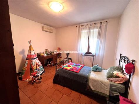 Vendita Villa Bifamiliare In Via Petrarca Curtatone Ottimo Stato