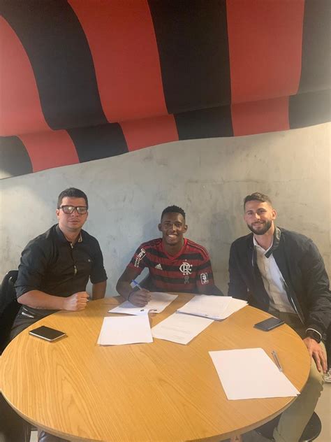 Flamengo renova contrato de Yuri joia do sub 20 até 2023 e aumenta