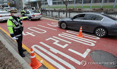 화장실 갔다가 안전띠 깜빡경찰 신학기 스쿨존 집중단속 연합뉴스