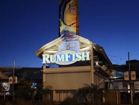 Dine With The Fishes At This One Of A Kind Aquarium Restaurant In Florida