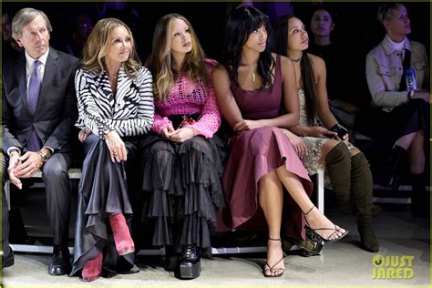 Vanessa Williams Attends Pamella Roland Fashion Show With Her Three Daughters Photo 4894675