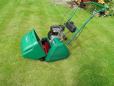 Qualcast Classic Petrol 35s Self Propelled 14 Cut Lawnmowers Shop