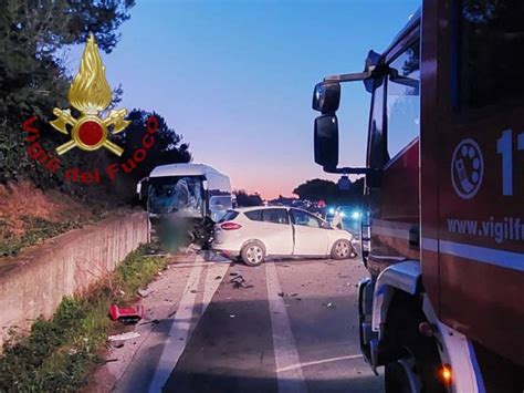 Incidente A Taranto Carambola Tra Auto Due Ragazzi Morti E Diversi Feriti