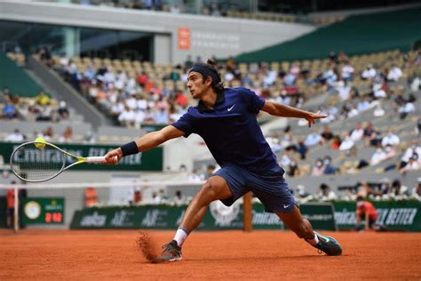 Roland Garros Musetti Incanta Poi Crolla Djokovic Vola Ai Quarti