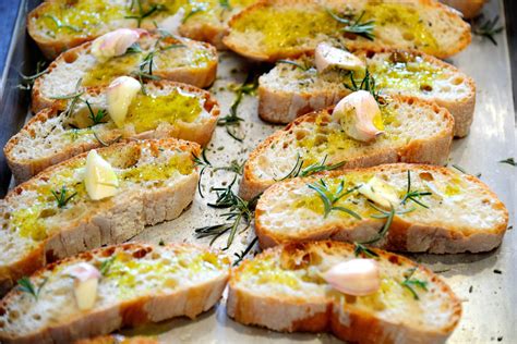 Classic Tuscan Grilled Bread With Olive Oil Fettunta Mamablip