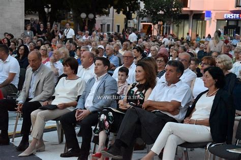 Foto Mik U Novom Pro Etali Smo Publikom I Zavirili Iza Pozornice