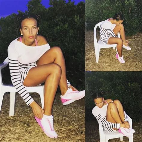 Photos Julie Ricci Secret Story bronzage et bikini elle profite de ses vacances de rêve