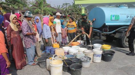 DANRAMIL 04 TAWANGSARI DIM 0726 SUKOHARJO DISTRIBUSIKAN BANTUAN AIR