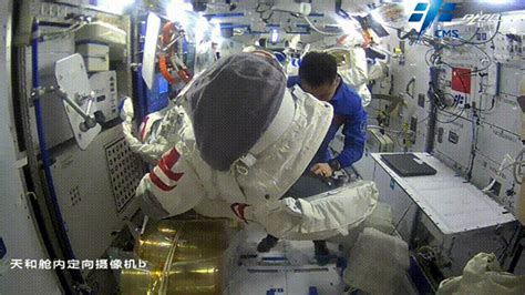 Mission Shenzhou 14 3 taïkonautes célèbrent un mois de séjour dans l