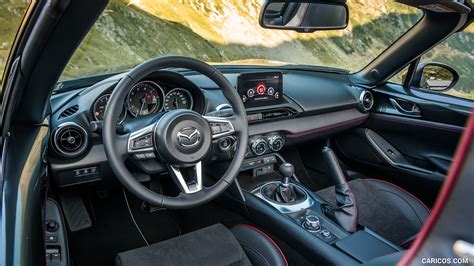 2019 Mazda MX-5 Roadster - Interior | Caricos