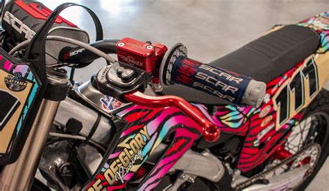 Un Kit De Frein Complet Pour Un Crf Flat Track Beringer Brakes