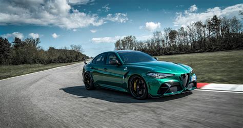 Alfa Romeo Giulia GTAm aterradoramente rápido assustadoramente caro