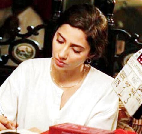 Mahira Khan Shares Throwback Photo From First Day On Raees Sets